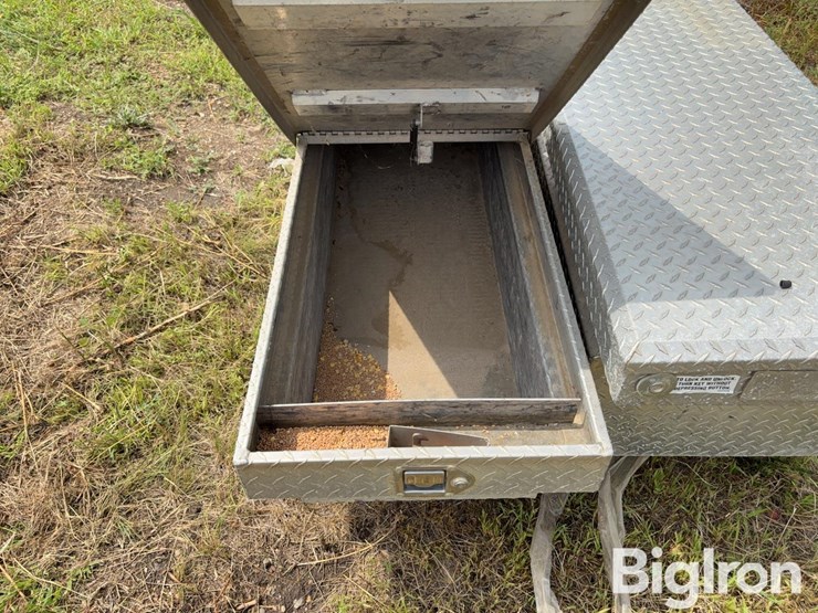 adrian-steel-aluminum-diamond-tread-toolboxes-image-11