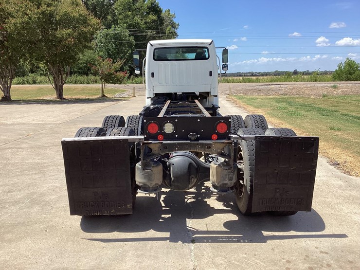 2014-freightliner-m2-image-6