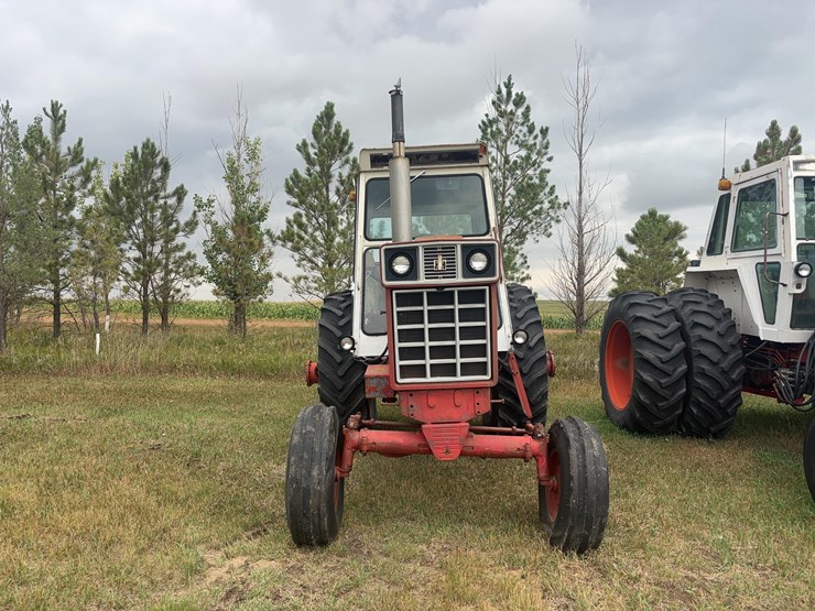 farmall-f1066-tractor-image-8