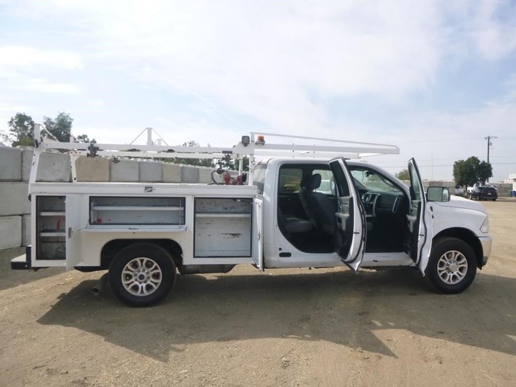 2016-dodge-ram-3500-image-18