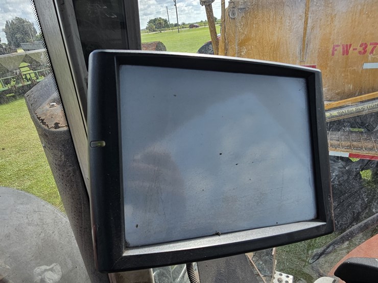 case-ih-220-image-17