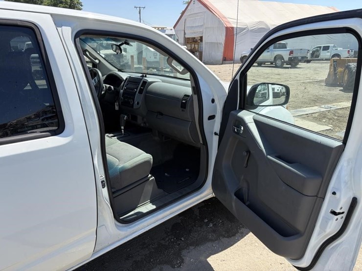 2015-nissan-frontier-image-9