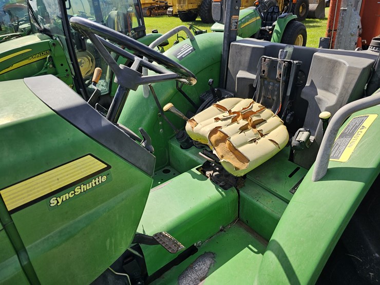 2005-john-deere-5225-image-11