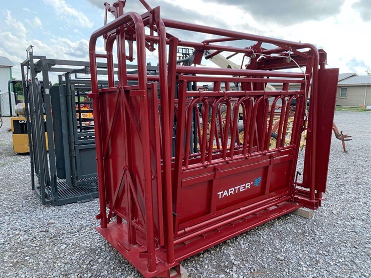 tarter-cattle-master-squeeze-chute-image-8