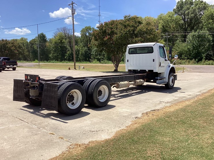 2014-freightliner-m2-image-5