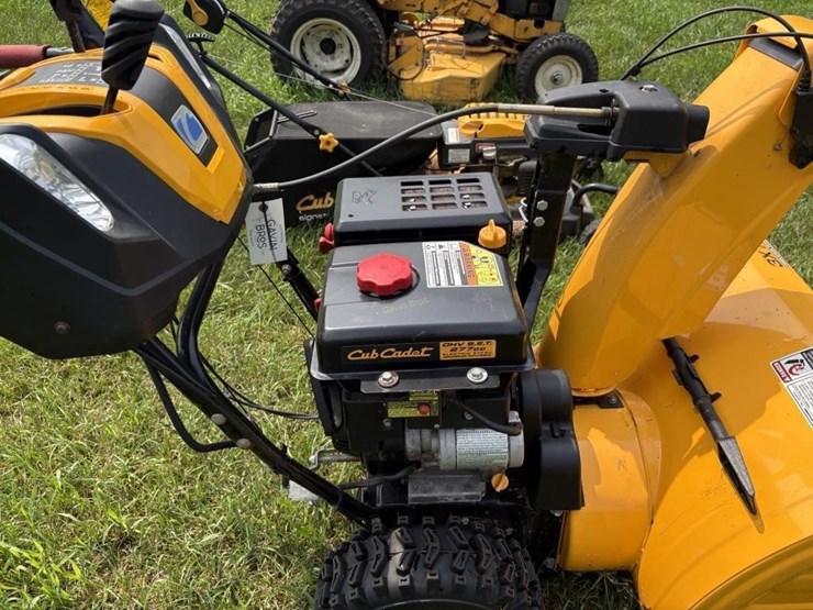 cub-cadet-3x-24"-three-stage-snow-blower-image-9