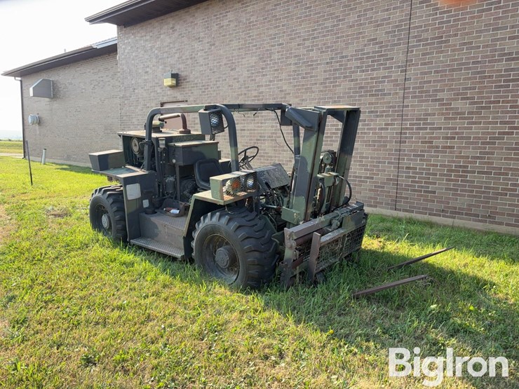 military-rough-terrain-forklift-image-1