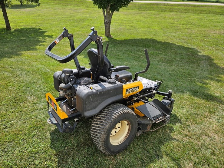 #6889-•-cub-cadet-"-the-tank"-zero-turn-mower-image-5