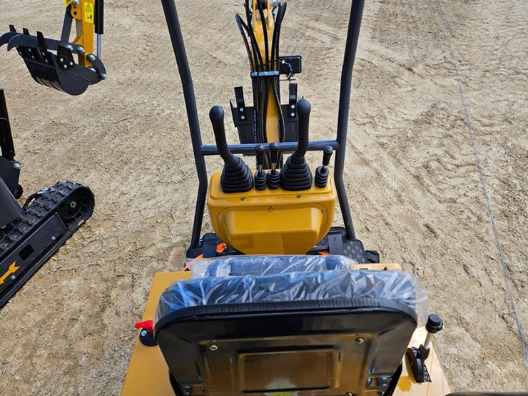 #217-•-2026-agt-mx12r-mini-excavator-image-16