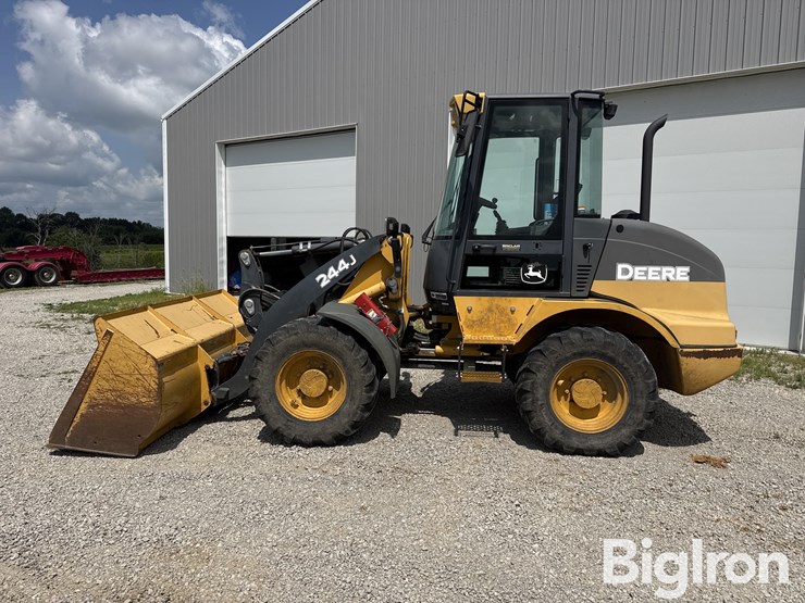 2014-deere-244j-image-8