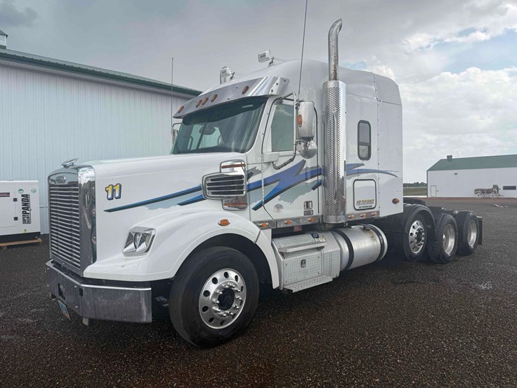 2018-freightliner-semi-image-1