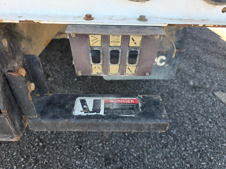 dodge-5500-bucket-truck.-image-25