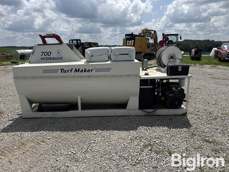 turf-maker-700-hydro-seeder-image-4