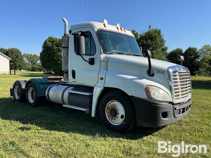 2012-freightliner-cascadia-125-image-3