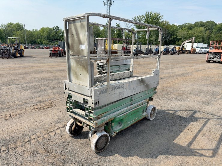 2007-jlg-1930es-image-1