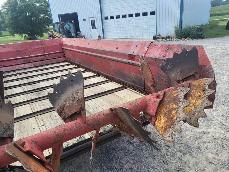 new-holland-520-image-23