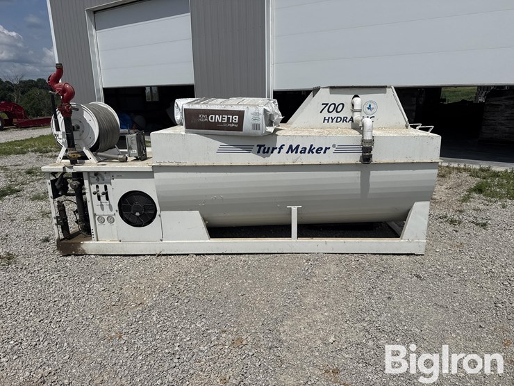 turf-maker-700-hydro-seeder-image-8