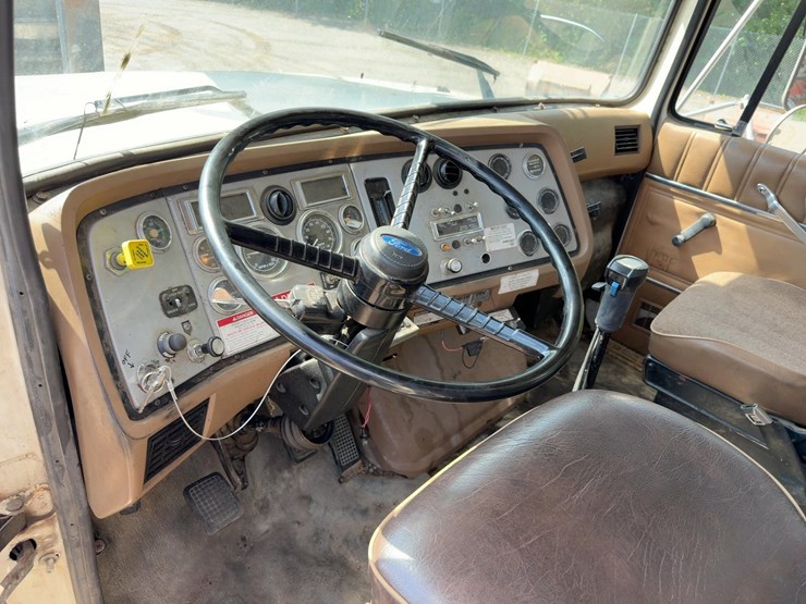 1996-ford-ltl9000-image-34