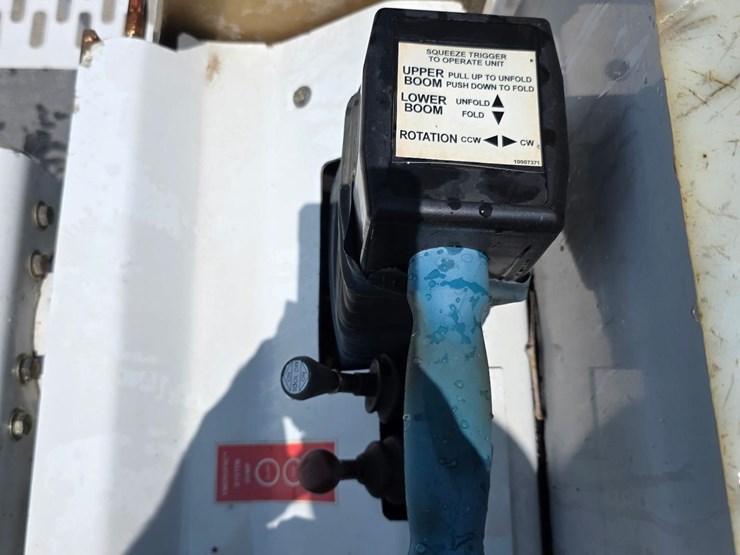 f750-bucket-truck-image-19