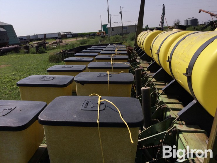 john-deere-7000-image-11