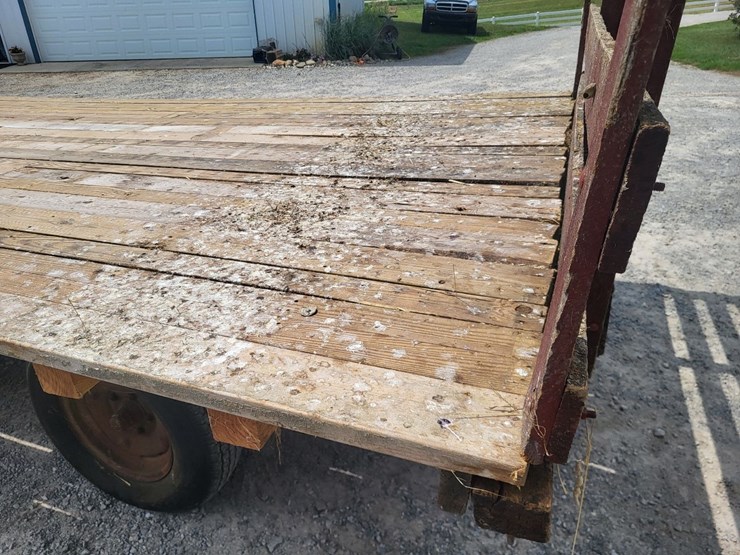 hay-wagon-w/running-gear-image-21