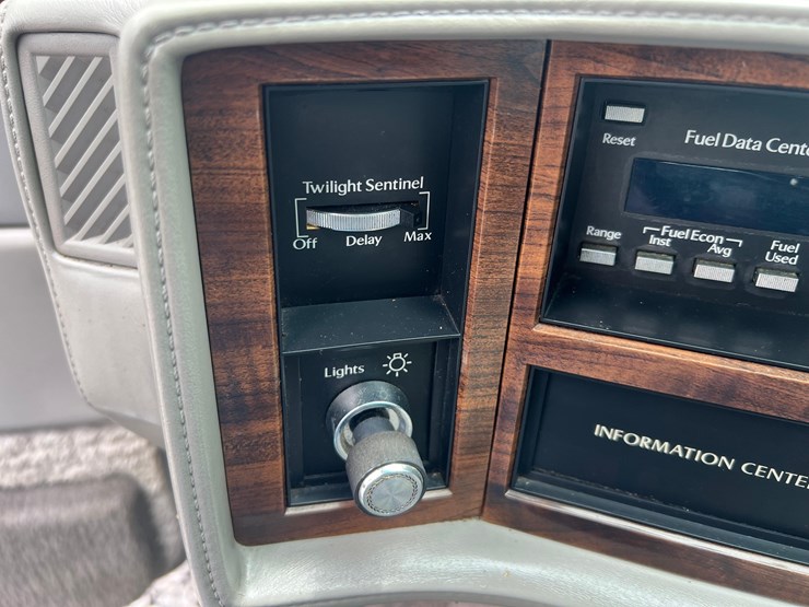 no-reserve!-cadillac-sedan-deville!-image-14