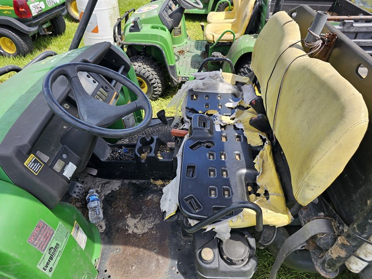 john-deere-825-image-8
