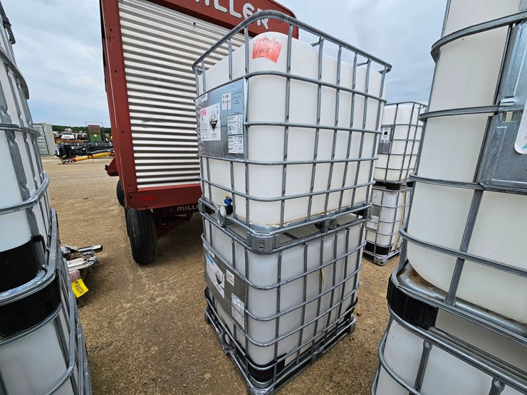 #190-•-2---plastic-tanks-image-4
