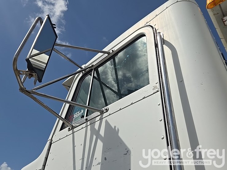2000-peterbilt-357-image-59