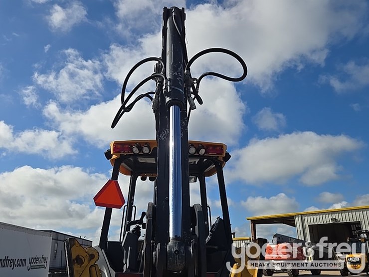 2019-deere-310sl-image-31