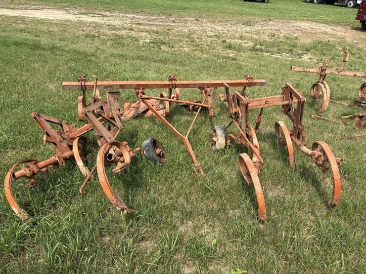 allis-chalmers-2-row-cultivator---off-d15-image-4