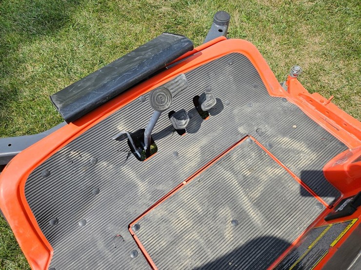 kubota-zd326s-image-11