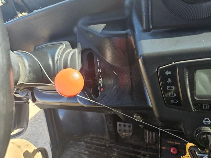 2015-kubota-rtv-x1100c-image-31