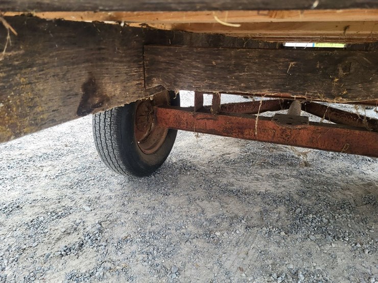 hay-wagon-w/running-gear-image-28