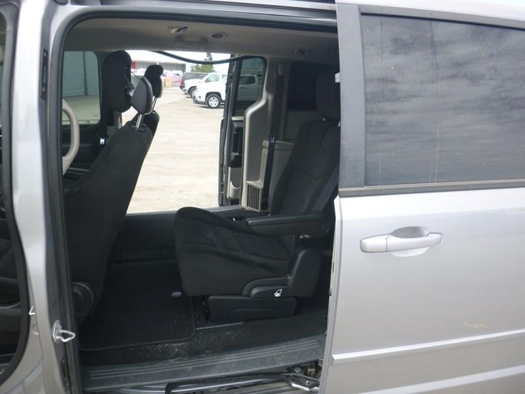 2017-dodge-grand-caravan-image-7