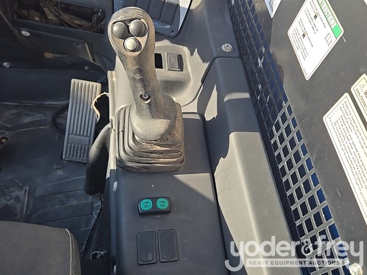 2019-genie-gth1544-image-50