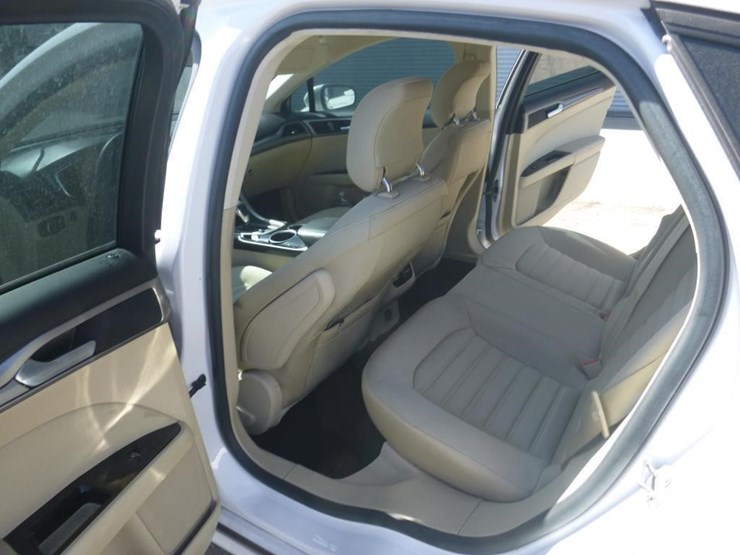 2014-ford-fusion-sedan-image-7
