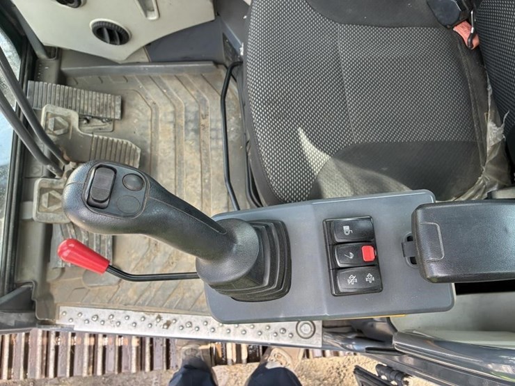 2023-xcmg-xe155ucr-hydraulic-excavator-image-22