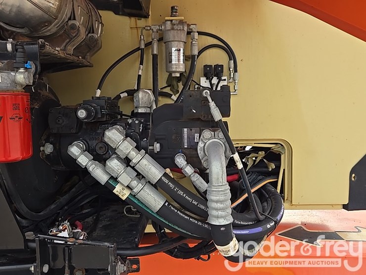 2016-jlg-800aj-image-39