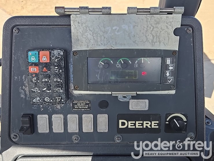 2019-deere-310sl-image-55