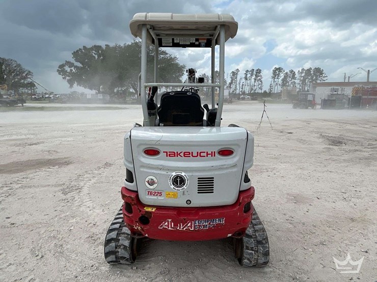 2022-takeuchi-tb225-image-31
