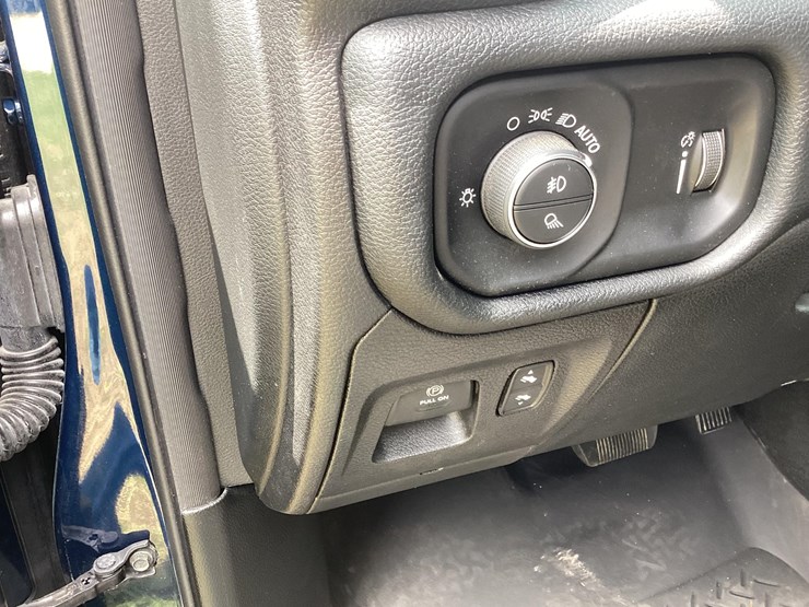 2021-dodge-1500-image-47