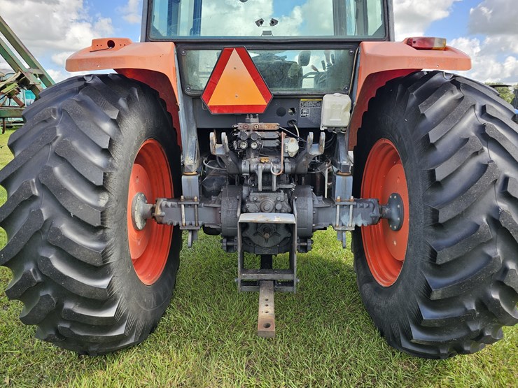2015-kubota-m108s-image-5