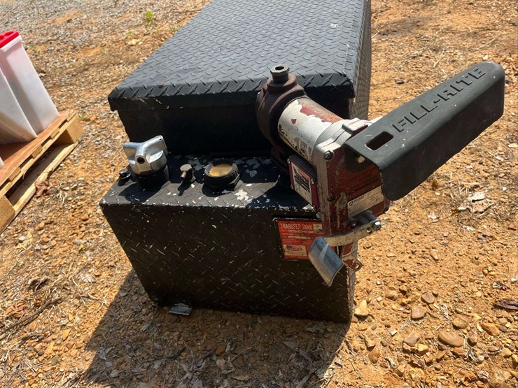 aux-fuel-tank-with-tool-box-on-top-image-4