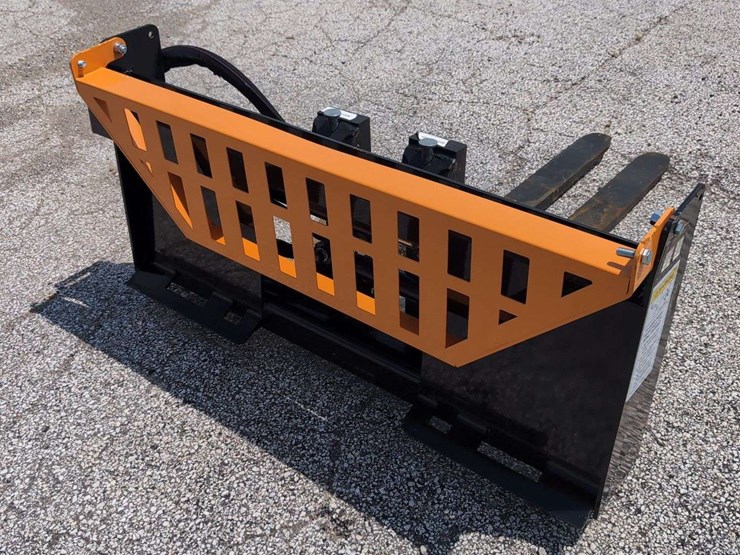 wolverine-skid-steer-pallet-fork-hydraulic-adjustable-pfa-11-3300g-image-3