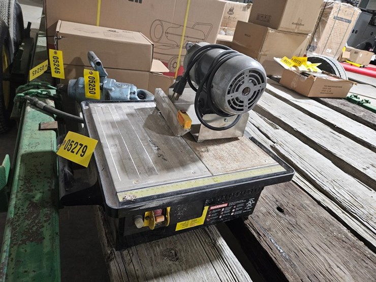 #215-•-tile-saw-with-gear-reduction-motor-image-1