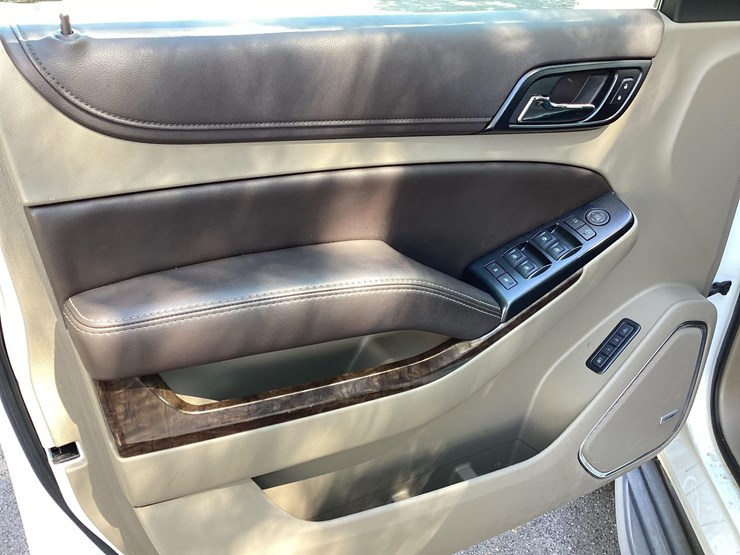 2017-chevrolet-tahoe-image-9