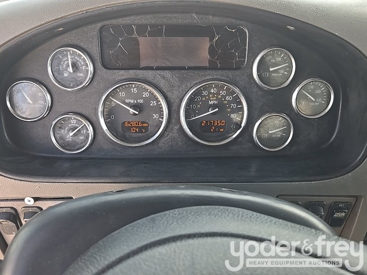 2012-peterbilt-348-image-92