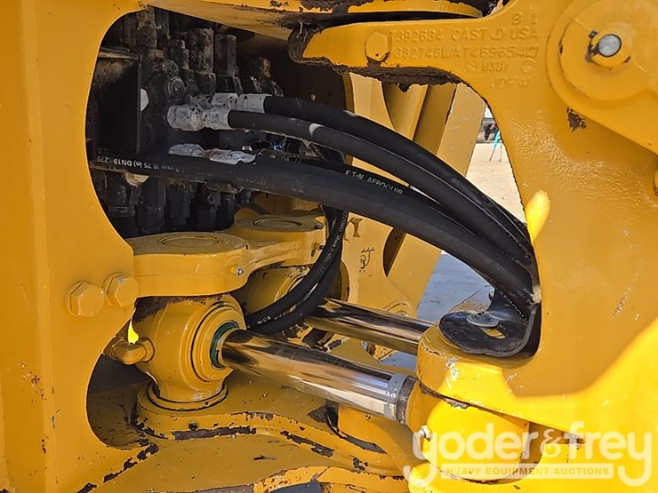 2019-deere-310sl-image-24