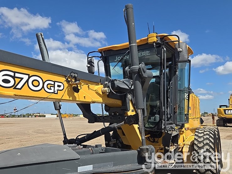 2012-deere-670gp-image-16